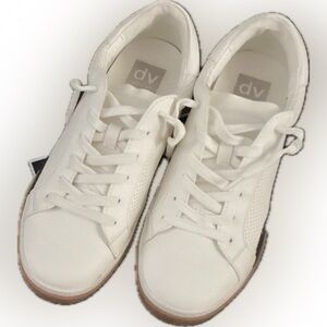 DV by dolce vita white sneaker synthetic upper & fabric lining. size 8